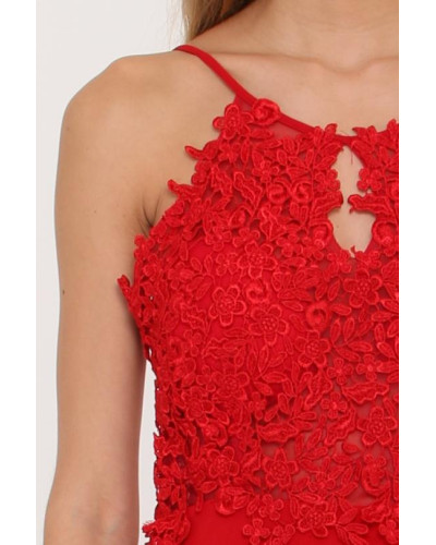 Robe de cocktail, longue derrière courte devant, Rouge